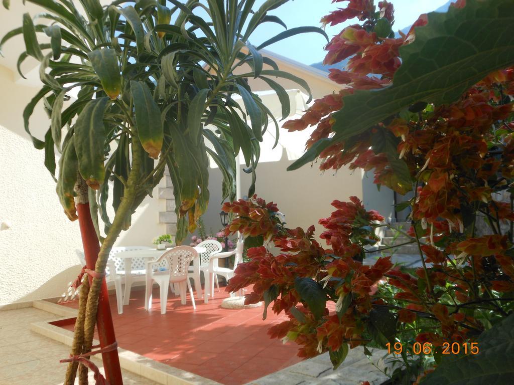 Lorena Rooms Risan Exterior photo