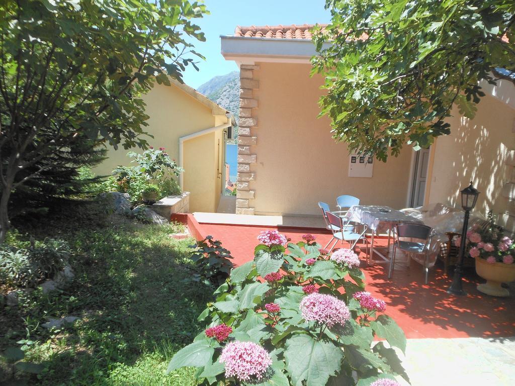 Lorena Rooms Risan Exterior photo