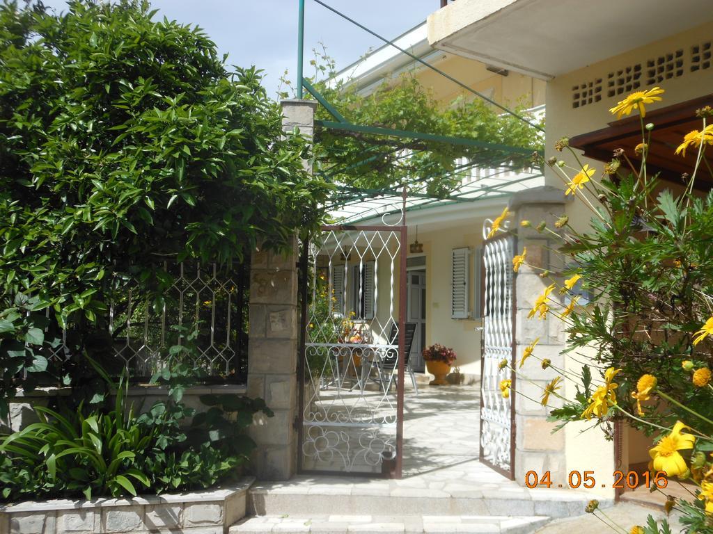 Lorena Rooms Risan Exterior photo