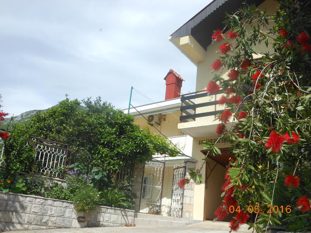 Lorena Rooms Risan Exterior photo