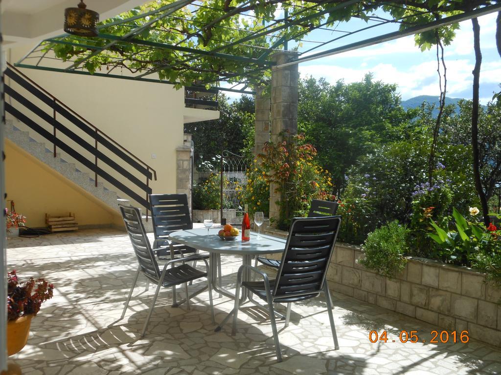 Lorena Rooms Risan Exterior photo